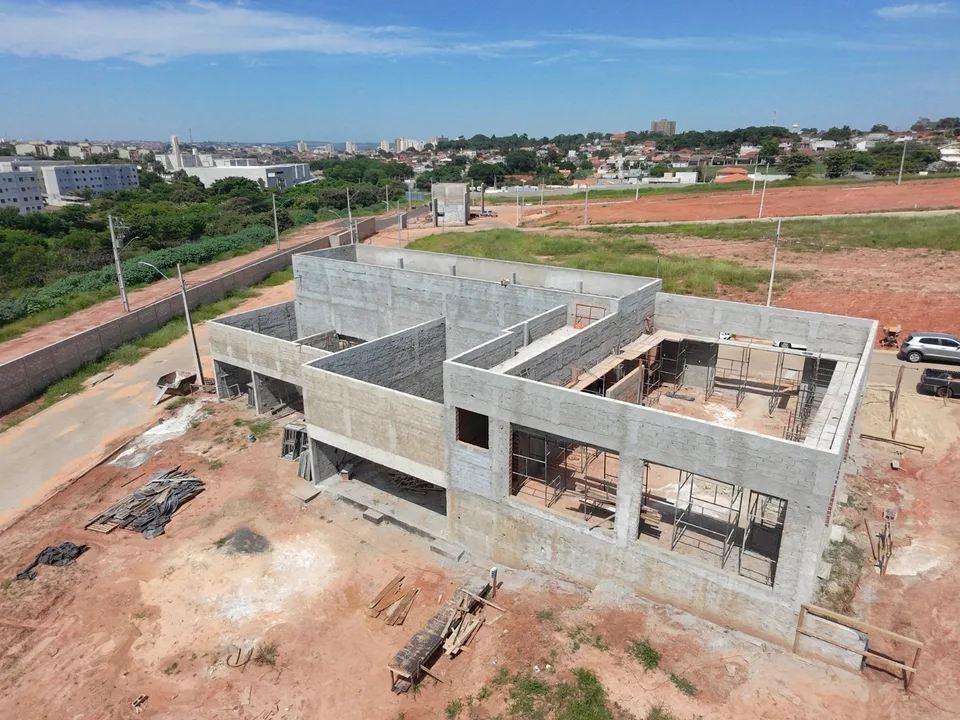 Casas Jardim do Bosque II: casa em construção, vista aérea
