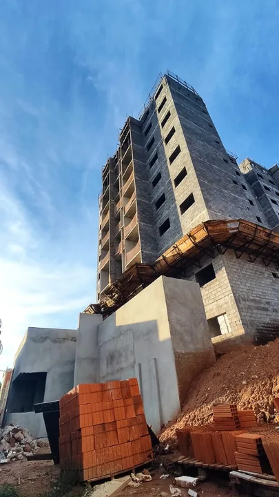 Varandas do Bosque: torre em execução