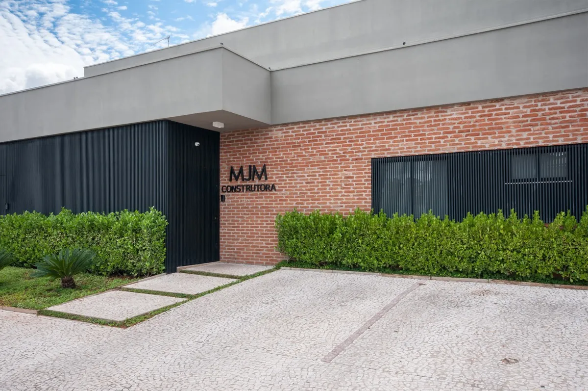 Fachada da sede da MJM Construtora em Catanduva